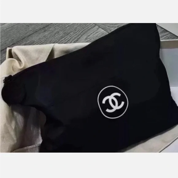 Black Chanel Beauty Pouch VIP Cosmetic Makeup Case Organizer Bag New - Picture 3 of 3